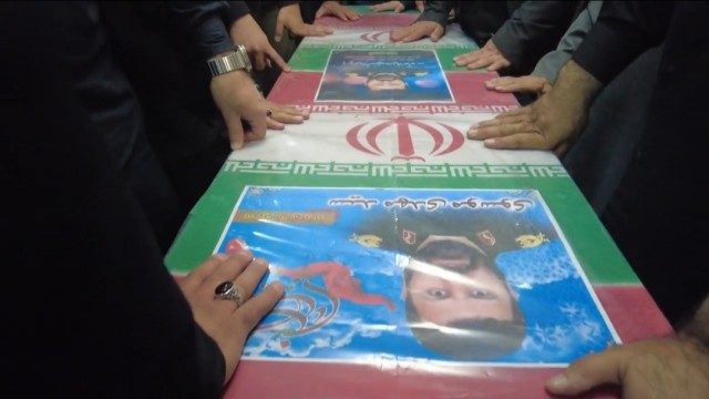 تصاویری ماندگار از تشییع پیکر مطهر شهید سید مهدی موسوی در قبله تهران